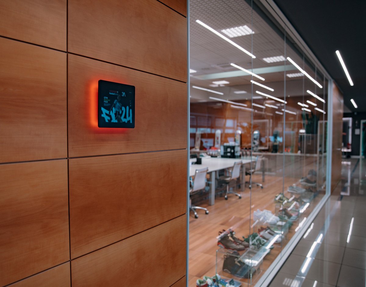 Humly Streamlines Meeting Room Management for Italian Fashion Brand